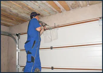 Garage Doors Store Repairs Las Vegas, NV 702-631-2493 - cont-gdr-door-repair-08m